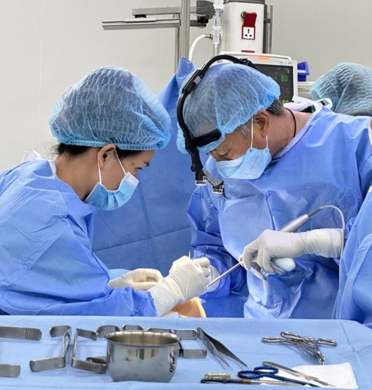 Review bác sĩ Hồ Cao Vũ, chuyên gia nâng ngực uy tín tại TPHCM